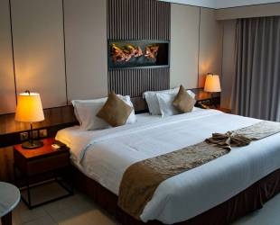 Deluxe Balcony Suite