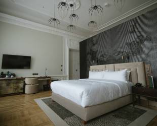 Honeymoon Cave Suite